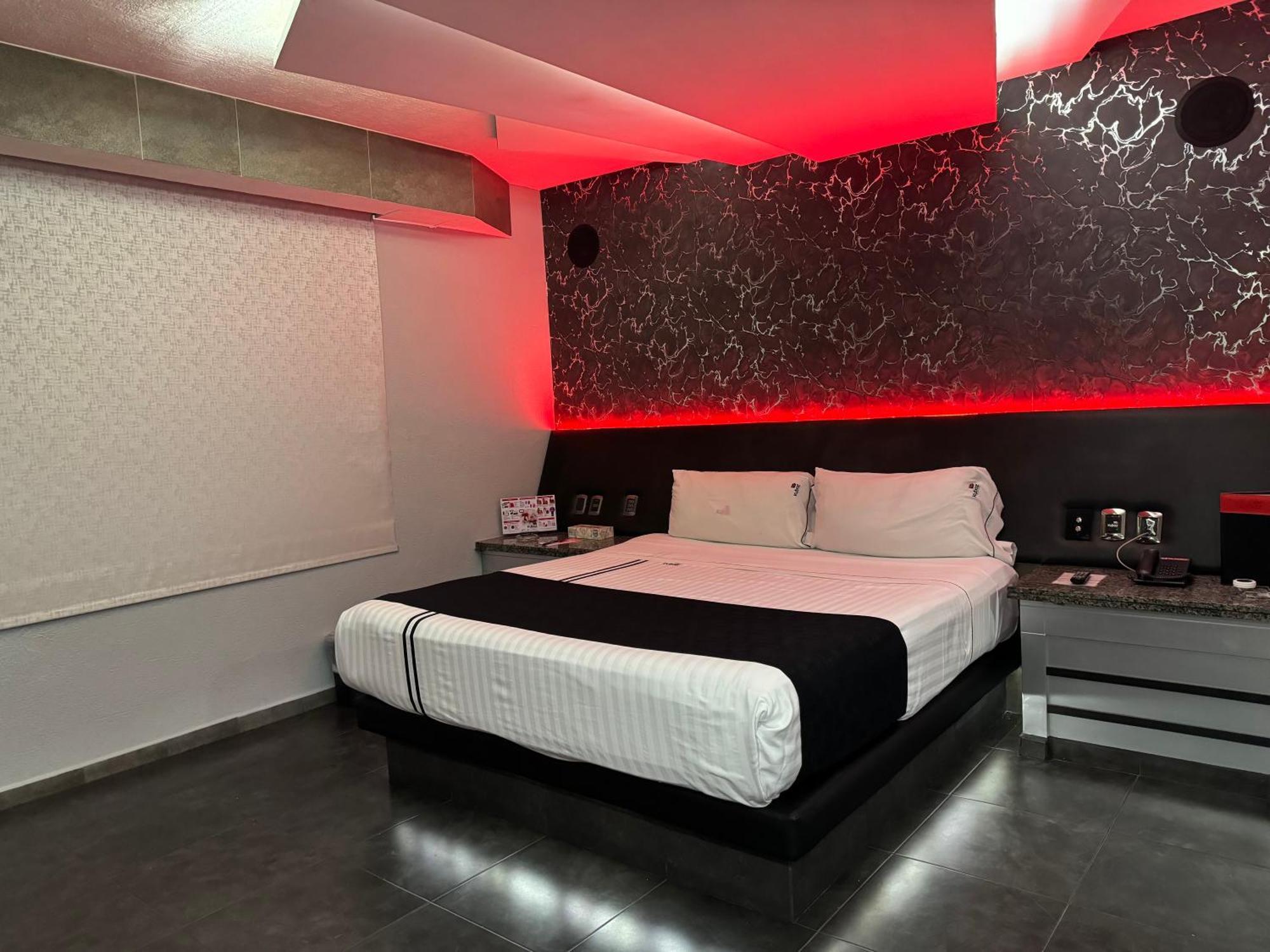 Kuboz Motor Hotel  Zapopan Buitenkant foto