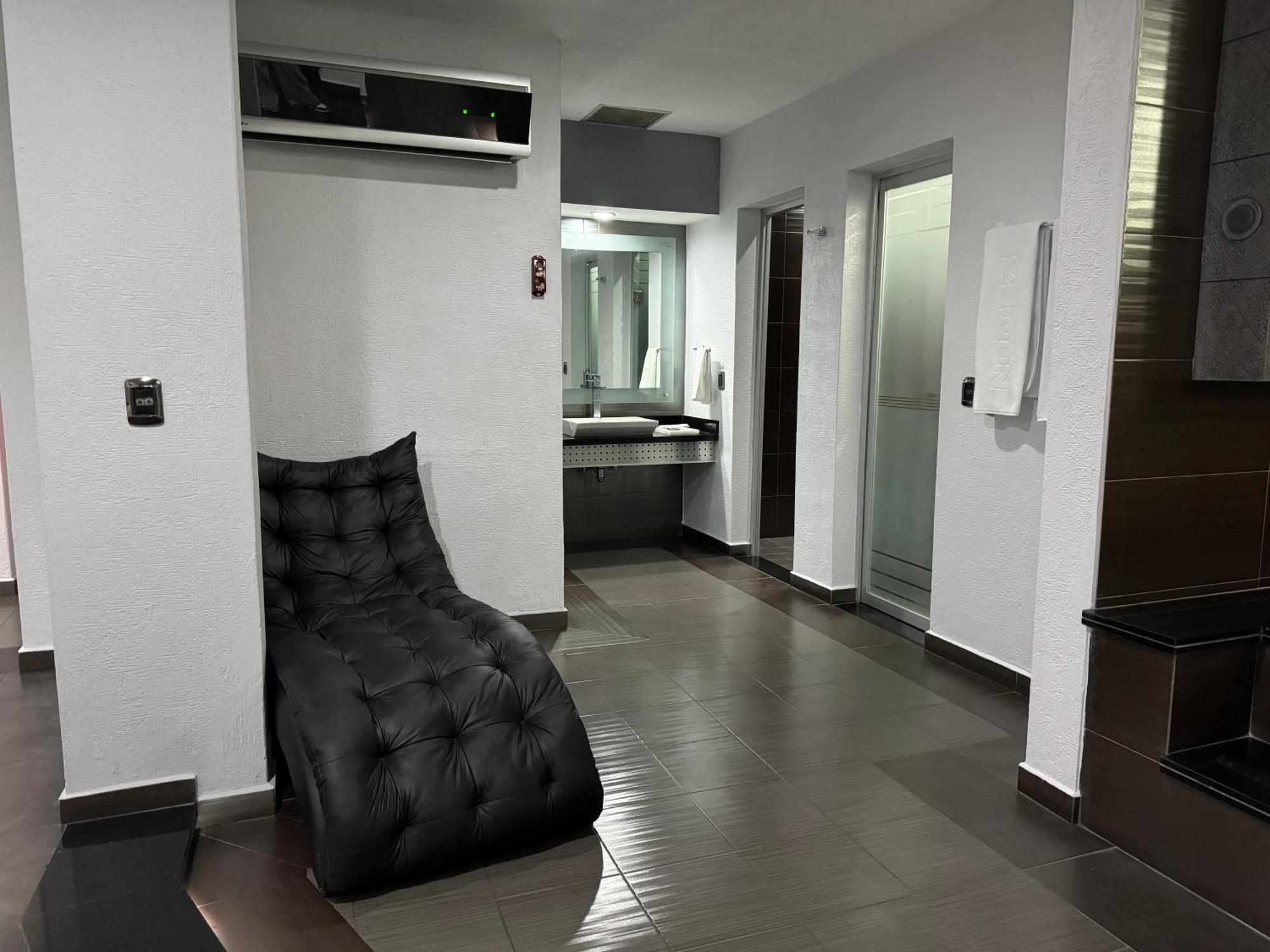 Kuboz Motor Hotel  Zapopan Buitenkant foto