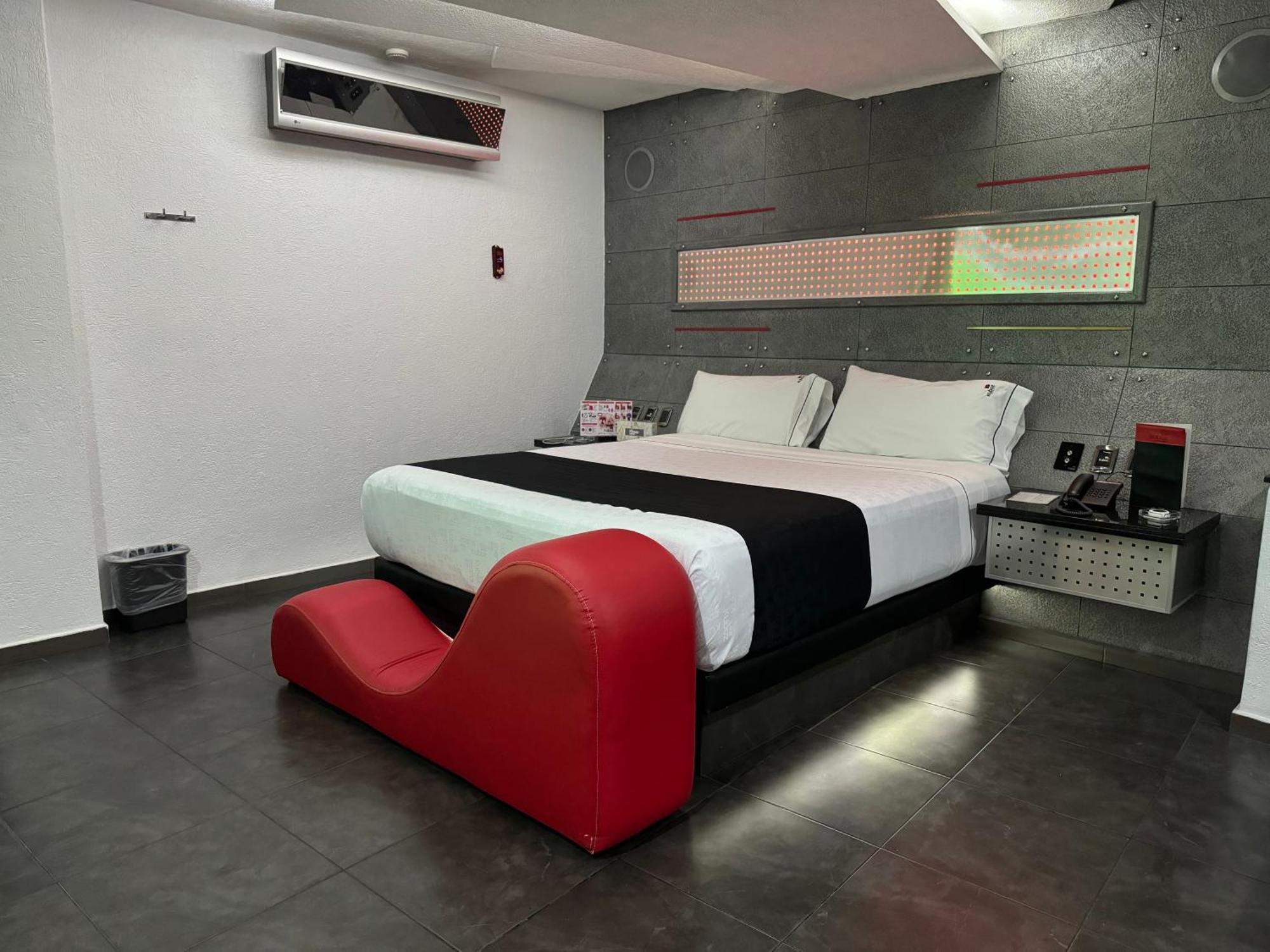 Kuboz Motor Hotel  Zapopan Buitenkant foto