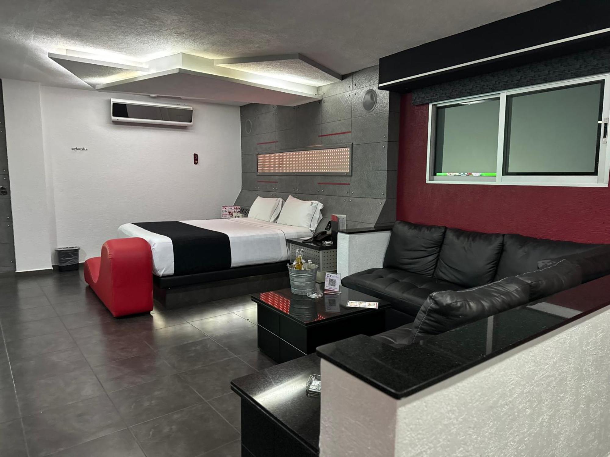 Kuboz Motor Hotel  Zapopan Buitenkant foto